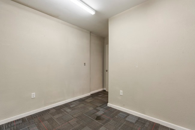 More Photos Of 1004 N Victor Ave, Tulsa Warehouse For Lease