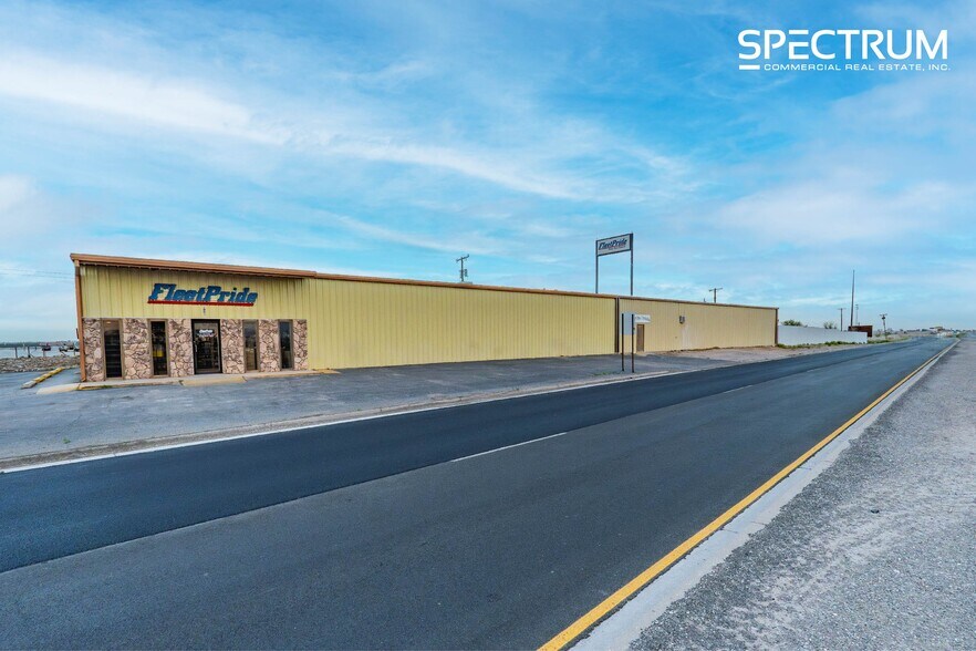 More Photos Of 2001 N 1st St, Artesia Distribution For Sale