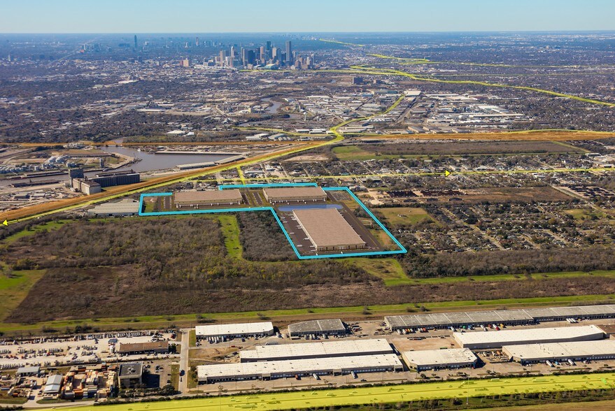 More Photos Of 8235 Plummer St, Houston Distribution For Lease