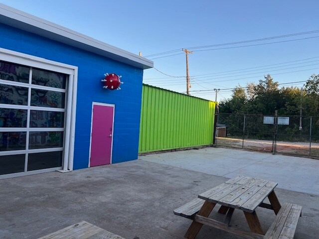 More Photos Of 2124 NW 39th St, Oklahoma City Storefront For Lease