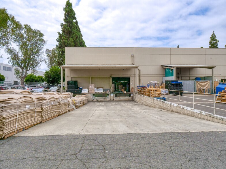 More Photos Of 7345 Orangewood Ave, Garden Grove Warehouse For Sale