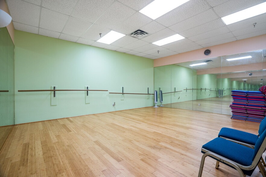 More Photos Of 903 W Parker Rd, Plano Schools For Sale