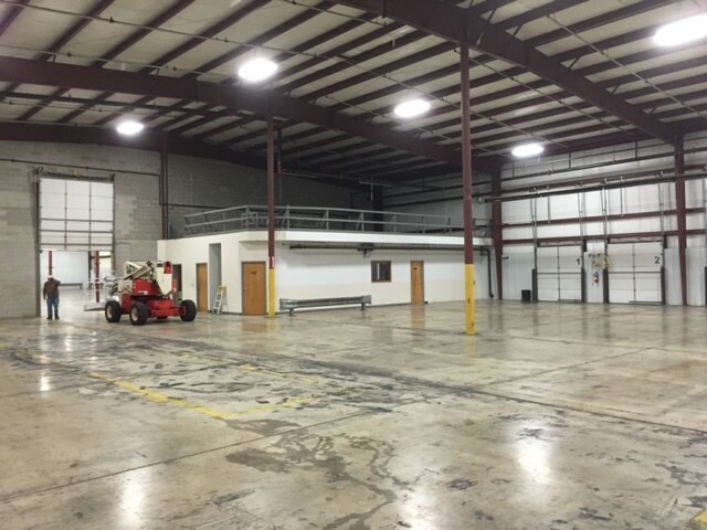 More Photos Of 560 Old Skokie Rd, Park City Warehouse For Lease