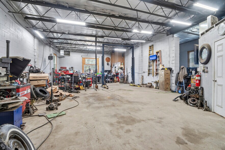 More Photos Of 16708 Frederick Rd, Mount Airy General Retail For Sale