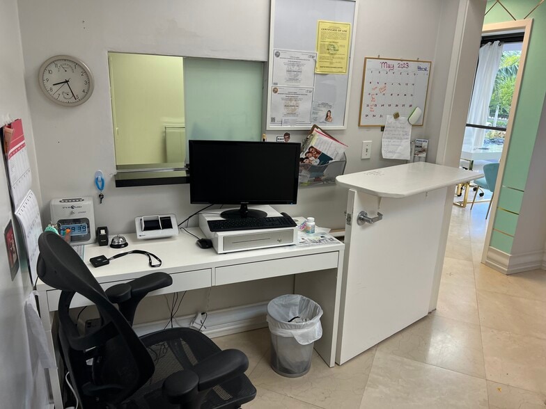 More Photos Of 4651 Sheridan St, Hollywood Medical For Sale