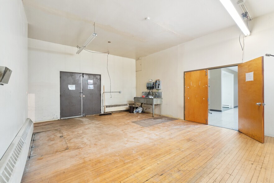 More Photos Of 132 W Pearl St, Jackson Storefront For Sale