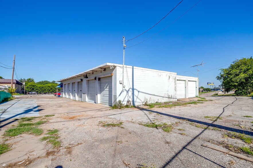 More Photos Of 5323-5325 Woodway Dr, Fort Worth General Retail For Sale