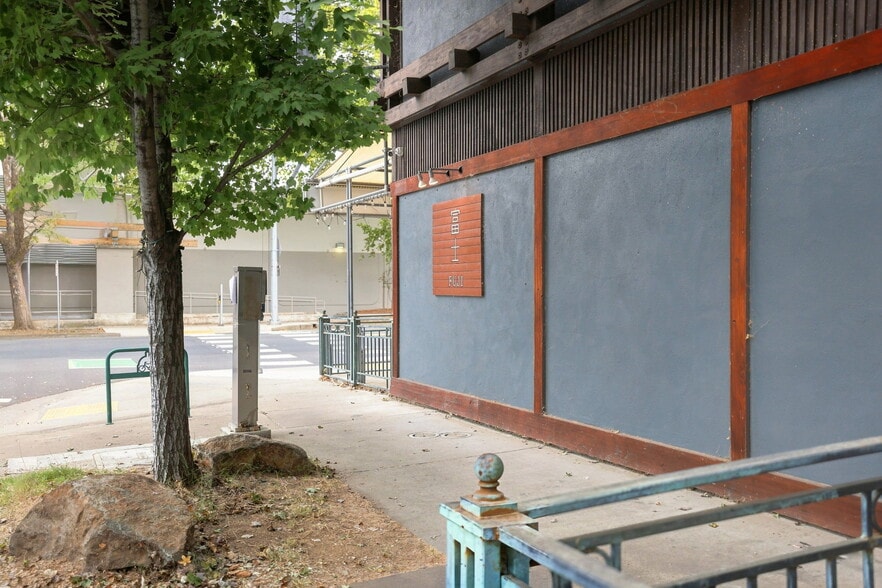 More Photos Of 2422 13th St, Sacramento Restaurant For Sale
