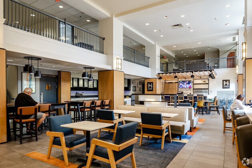 More Photos Of 1251 E American Ln, Schaumburg Hotel For Sale