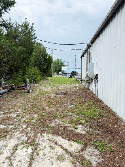 More Photos Of 1424 N Gulf Ave, Crystal River Self Storage For Lease