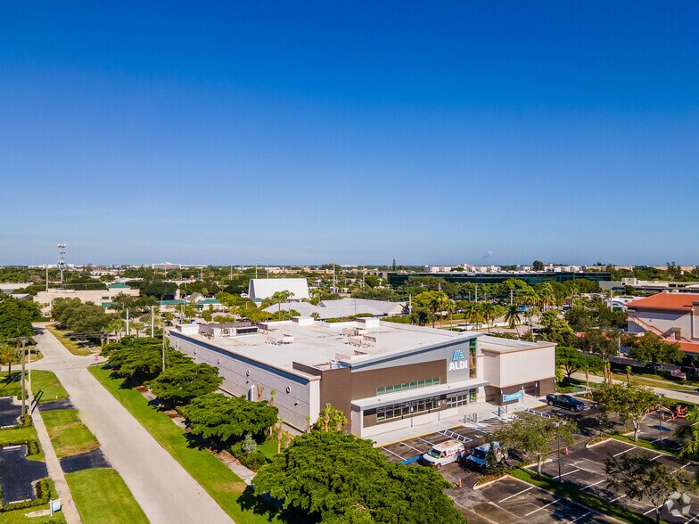 More Photos Of 4901 N Federal Hwy, Boca Raton Storefront For Lease