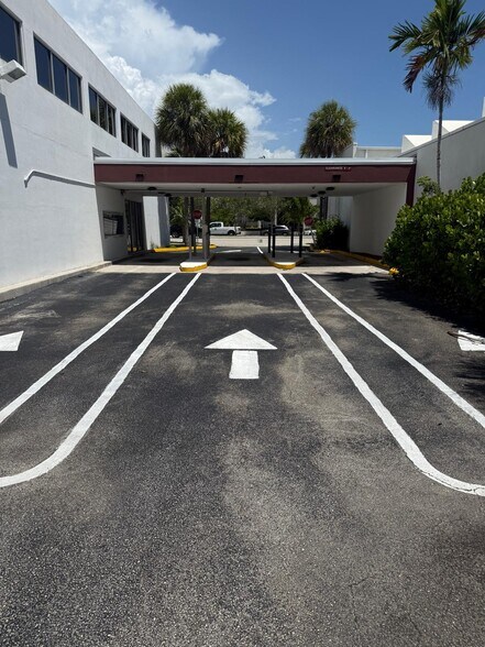 More Photos Of 2434 Hollywood Blvd, Hollywood Office For Sale