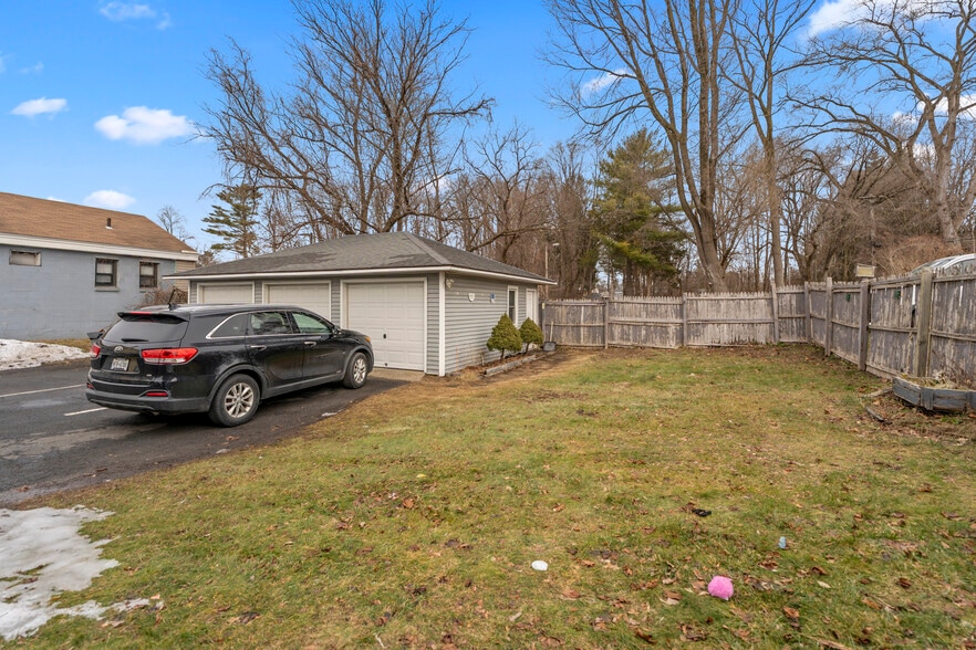 More Photos Of 1879 Central Ave, Albany Freestanding For Sale