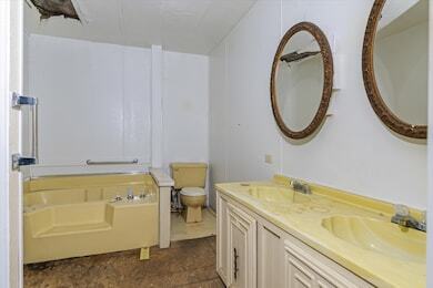 More Photos Of 8920 E US Highway 80, Terrell Office For Sale