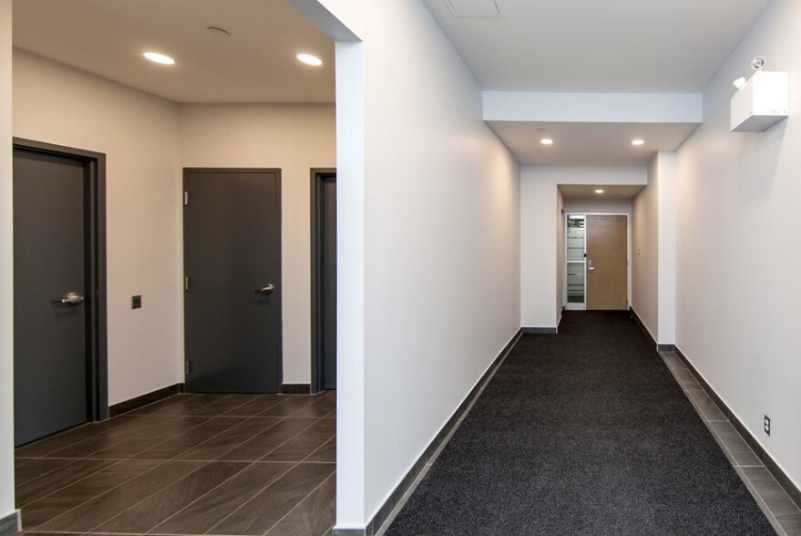 More Photos Of 50 Frank Nighbor Pl, Ottawa Warehouse For Lease