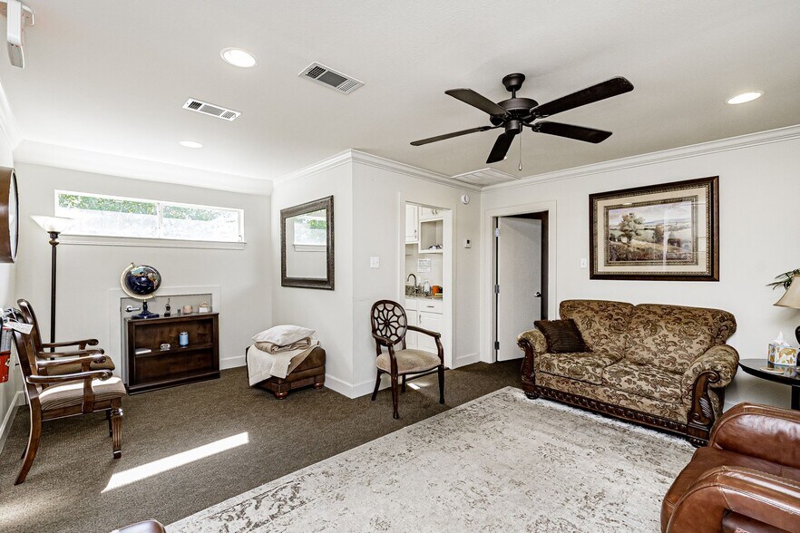 More Photos Of 673 E Airport Ave, Baton Rouge Office Residential For Sale