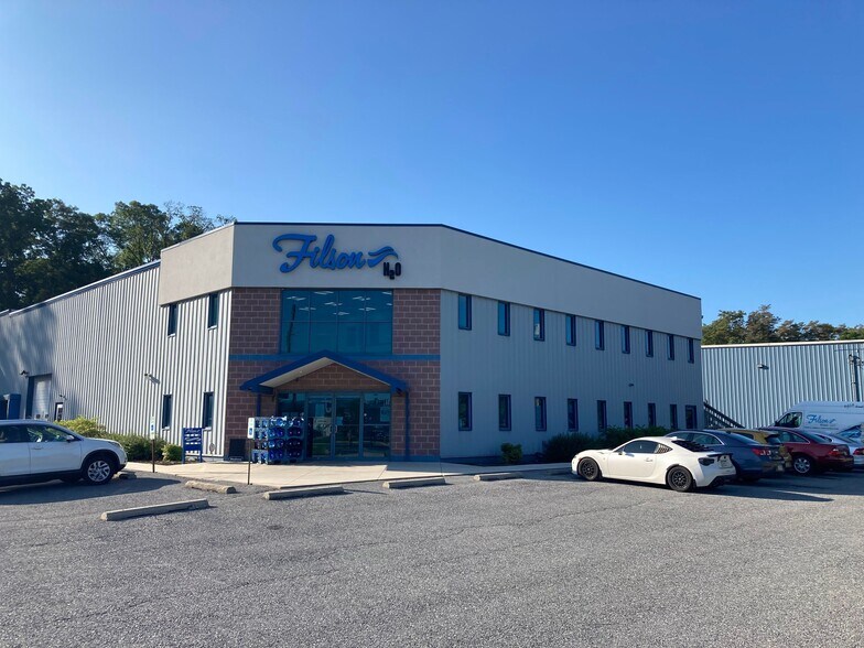 More Photos Of 11 Roadway Dr, Carlisle Light Manufacturing For Sale