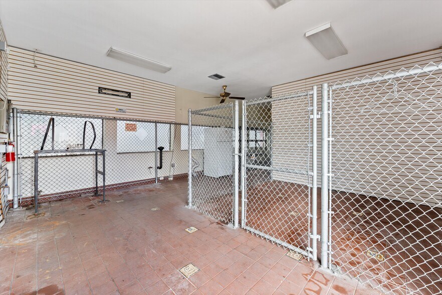 More Photos Of 1500 W Pacific Coast Hwy, Long Beach Carwash For Sale