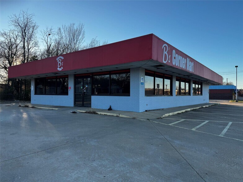 More Photos Of 1808 W Gentry Pky, Tyler Service Station For Sale