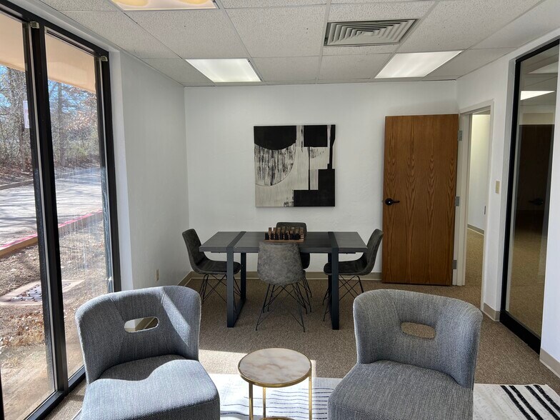 More Photos Of 1603 E 19th St, Edmond Coworking Space