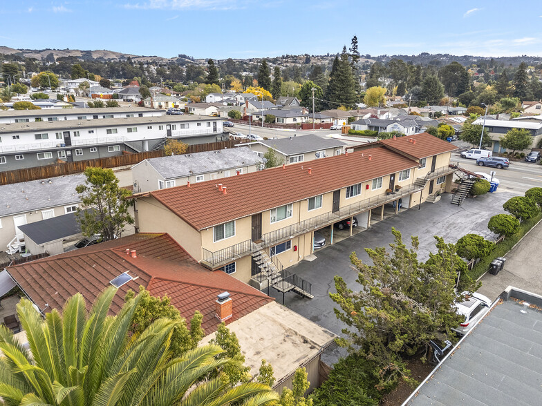 Primary Photo Of 2540 Grove Way, Castro Valley Apartments For Sale