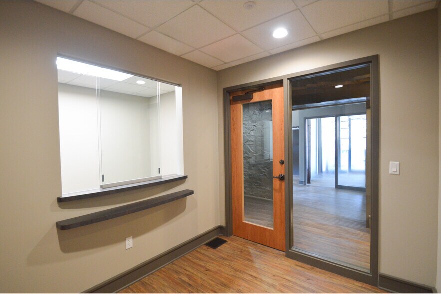 More Photos Of 57 Canal St, Lockport Office For Lease