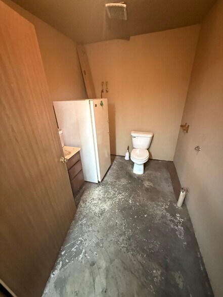 More Photos Of 3861 US-54, Linn Creek Industrial For Lease