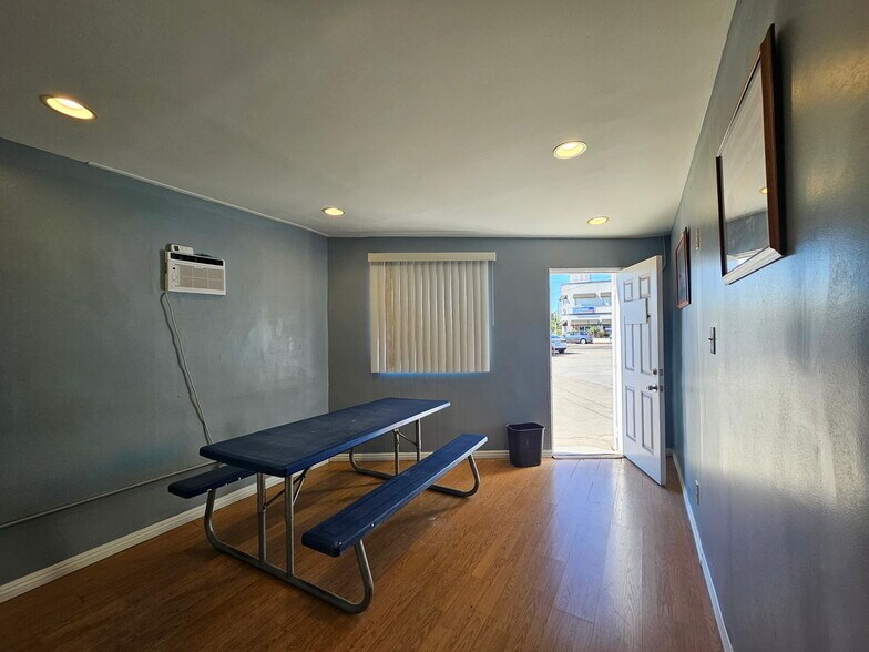 More Photos Of 6000 Vineland Ave, North Hollywood Auto Dealership For Sale