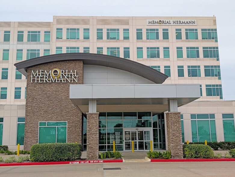More Photos Of 27700 Highway 290, Cypress Medical For Lease