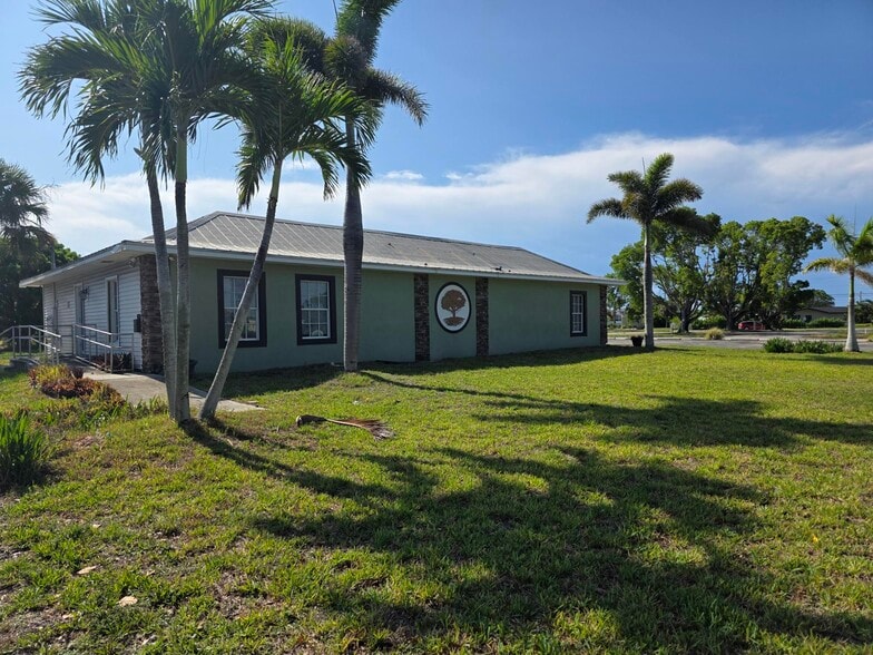 More Photos Of 4811 S Del Prado Blvd, Cape Coral Office For Lease