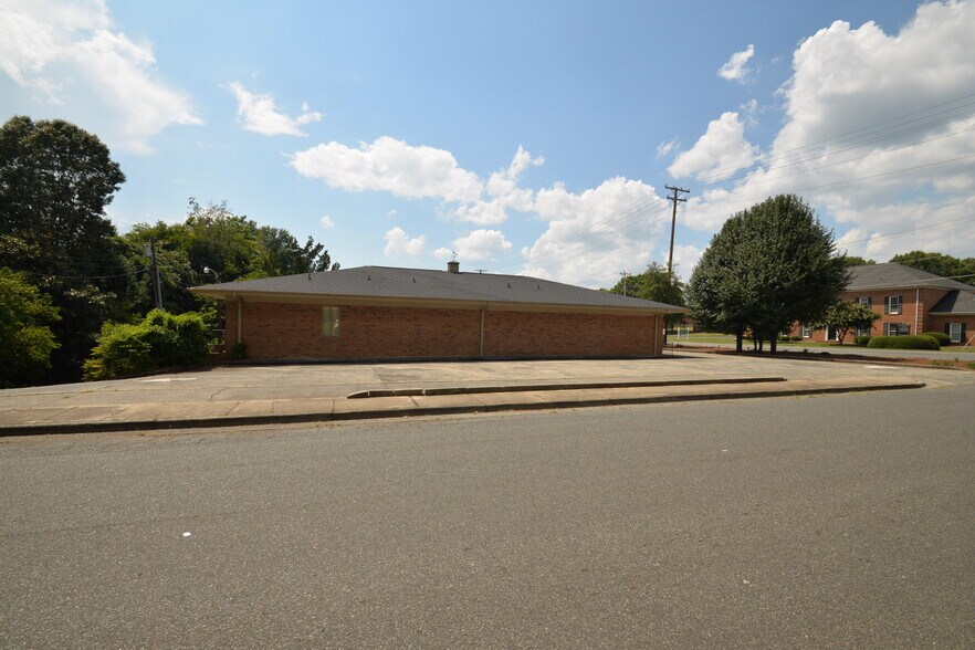 More Photos Of 120 E Phifer St, Monroe Medical For Lease