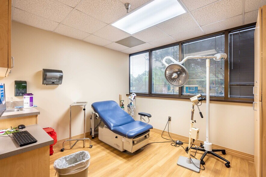 More Photos Of 6719 Gall Blvd, Zephyrhills Medical For Sale