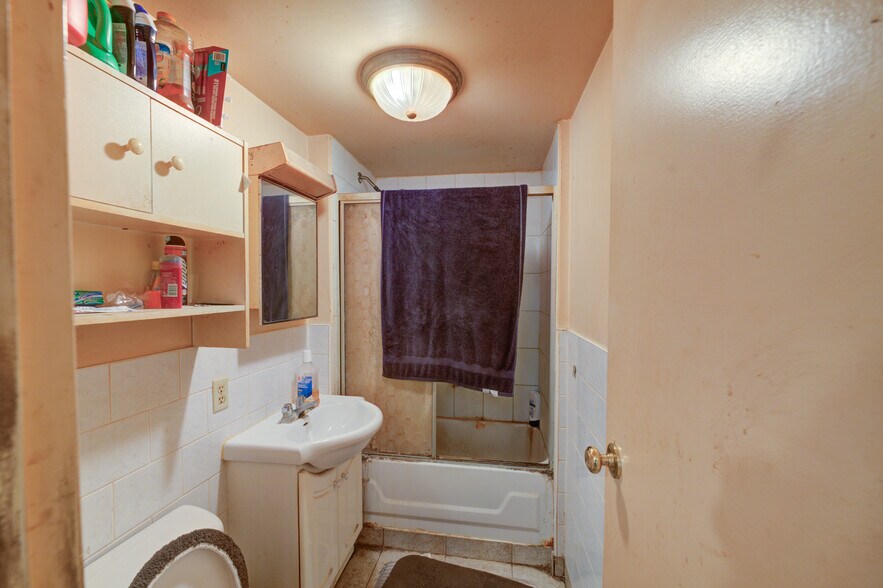 More Photos Of 60-62 Colborne St W, Brantford Storefront Retail Residential For Sale