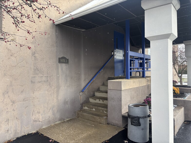 More Photos Of 360 Highland Rd E, Macedonia Office For Sale