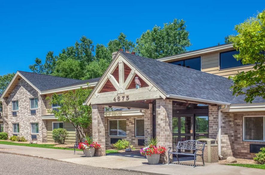 Primary Photo Of 4675 White Bear Pky, White Bear Lake Hotel For Sale