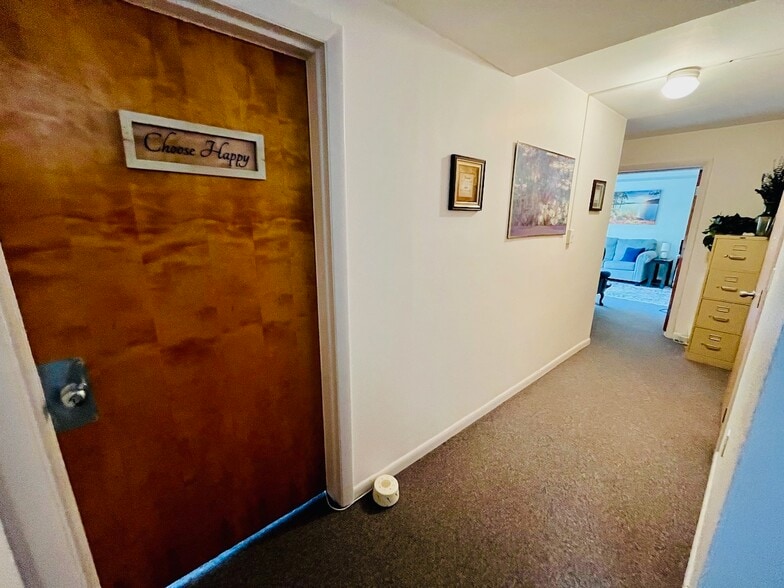 More Photos Of 567 Vauxhall St, Waterford Medical For Sale
