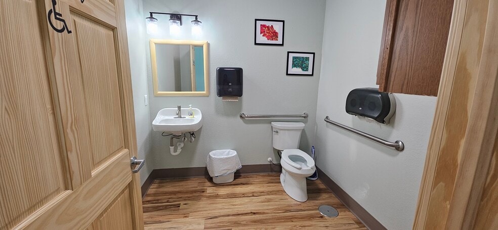 More Photos Of 2235 N Clairemont Ave, Eau Claire Freestanding For Sale