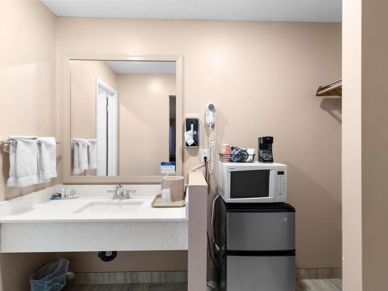 More Photos Of 250 N 1100 W, Cedar City Hotel For Sale