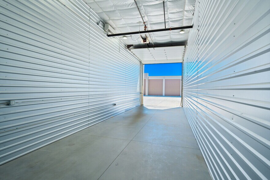 More Photos Of 49751 Oates Ln, Coachella Parking Garage For Sale