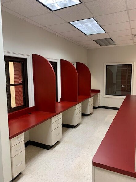 More Photos Of 1303 N Mound St, Nacogdoches Medical For Sale