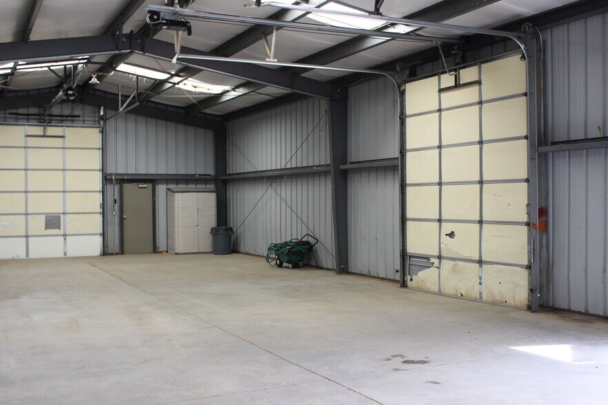 More Photos Of 1401 25th Ave, Black Eagle Freestanding For Lease