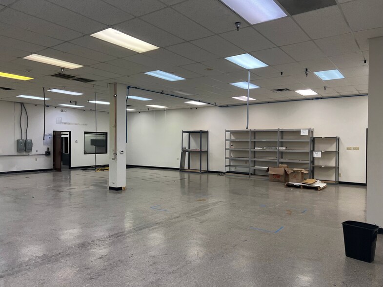 More Photos Of 2033 Chenault Dr, Carrollton Light Manufacturing For Lease