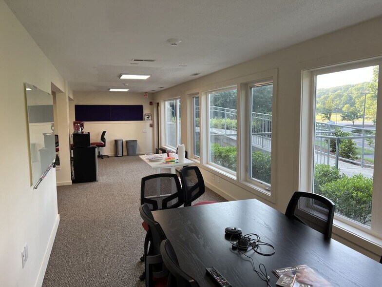 More Photos Of 1570 Boston Post Rd, Guilford Office For Lease