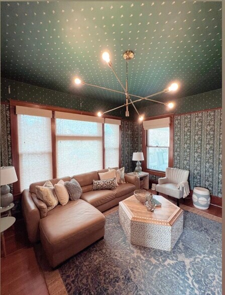 More Photos Of 139 SW I St, Grants Pass Specialty For Sale