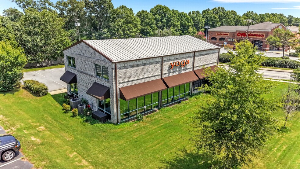 More Photos Of 414 W Fernwood Dr, Simpsonville General Retail For Sale
