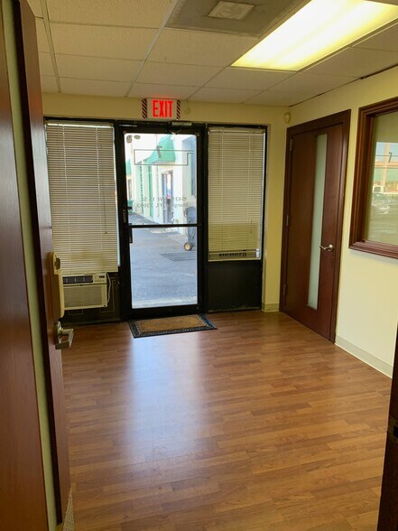 More Photos Of 5431 NW 15th St, Margate Service For Lease
