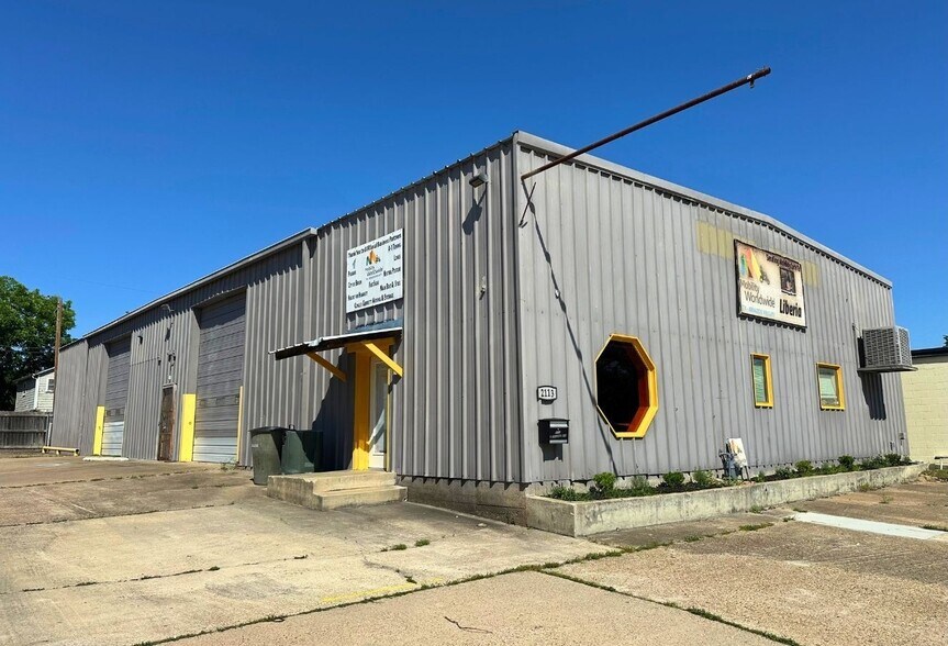 More Photos Of 2113 S College Ave, Bryan Warehouse For Lease