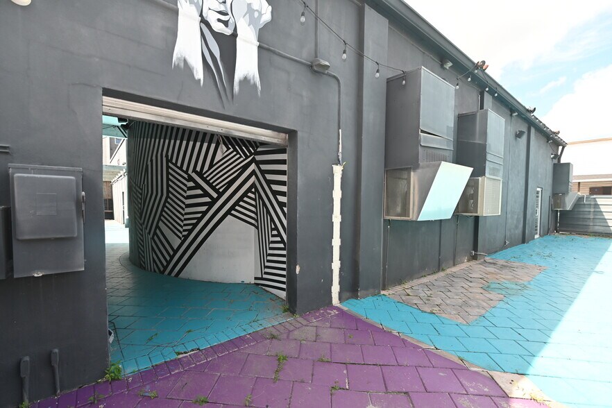 More Photos Of 47 W Amelia St, Orlando Bar For Sale