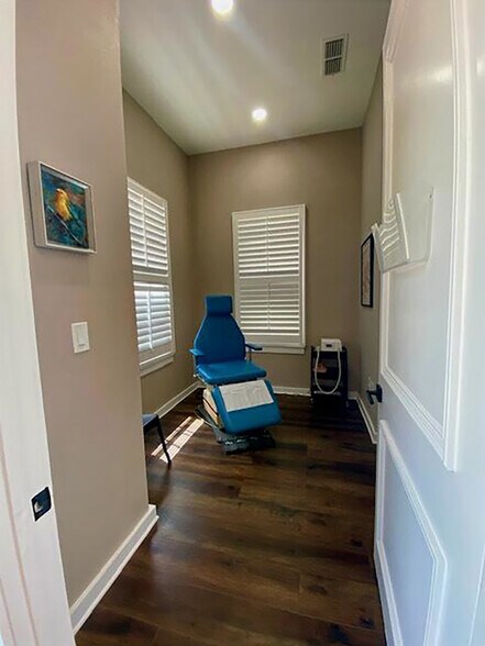 More Photos Of 144 Old Town Blvd N, Argyle Office For Lease