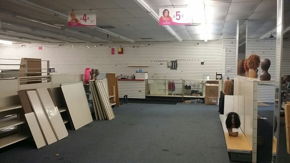 More Photos Of 18451 Wyoming St, Detroit Freestanding For Lease